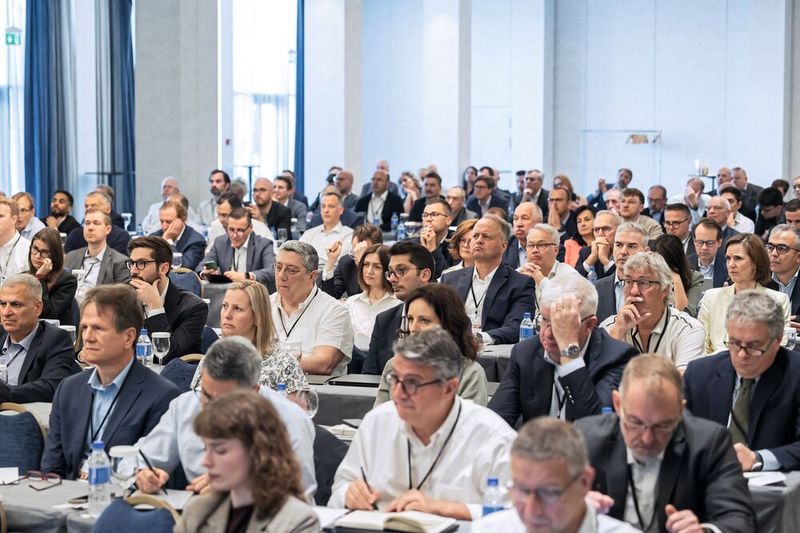 Die Teilnehmer erhielten ein Update zu Markttrends, aktueller EU-Gesetzgebung, Strategien zur Verhaltensänderung und einen Einblick in die neuesten Entwicklungen rund um Papiersäcke. (Bild: Eurosac)