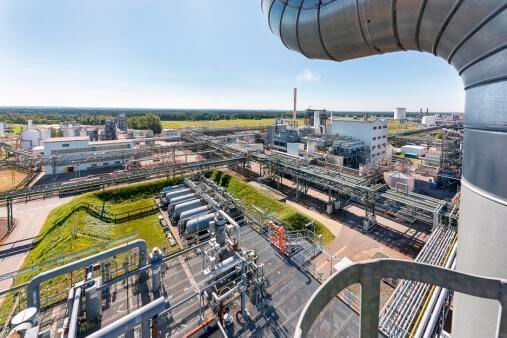 Air Liquide ist bereits seit 1995 am Standort Schwarzheide tätig und betreibt dort eine Anlage zur Stickstoffproduktion. Die neue Luftzerlegungsanlage wird Sauerstoff und Stickstoff für BASF produzieren, außerdem CO2-freie Druckluft bereitstellen. (Air Liquide)