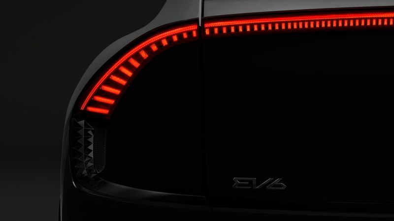 Mit seinem Rückleuchtendesign dürfte der Kia EV6 auffallen. (Bild: Kia)