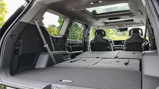 Ob Laderaum oder viele Passagiere: Große E-Autos sind noch eher selten. Einige Exemplare gibt es aber. (Bild: www.weigl.biz)