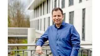 Prof. Dr. Miguel Marques, Inhaber des Lehrstuhls „Künstliche Intelligenz für integrierte Materialwissenschaft“ setzt sich für den Standard OPTIMADE ein, der den Nutzenden einen leichteren Zugang sowohl zu führenden als auch zu weniger bekannten Werkstoffdatenbanken zu ermöglichen will. (Bild: RUB, Marquard)