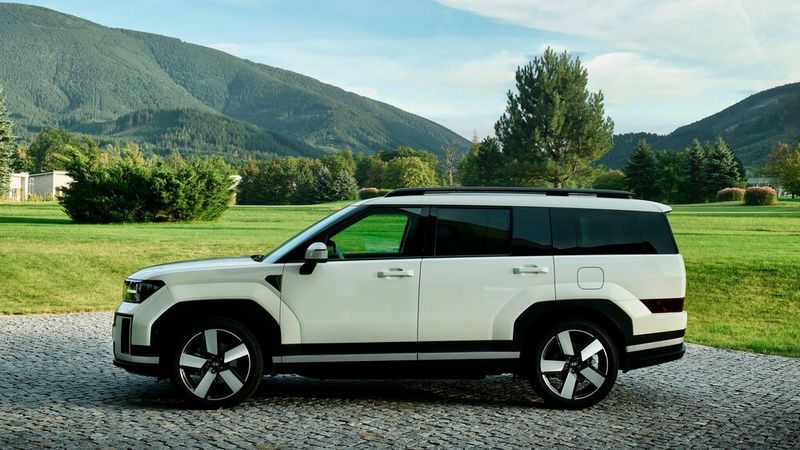 Die fünfte Generation des Hyundai Santa Fe ist nun zu Preisen ab 56.700 Euro bestellbar.(Bild:  Hyundai)