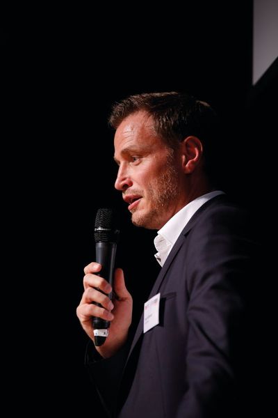 Sven Hollemann (Geschäftsführer Eno) bedankt sich bei den Teilnehmern für ihren Messebesuch. (Eno)