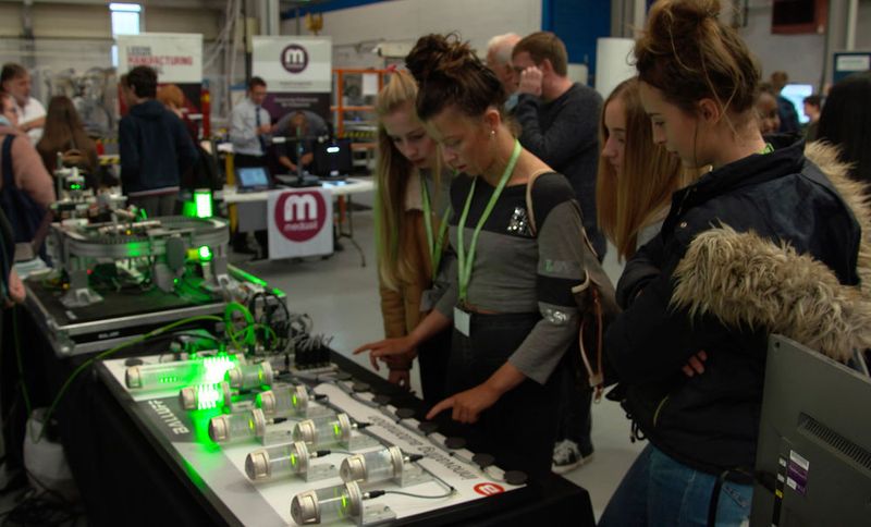 Over 200 primary and secondary school pupils, college and university students attended the Future of Engineering event and got an exiting taste of of bionics, augmented reality, robotics and the virtual cave. (Lambert)