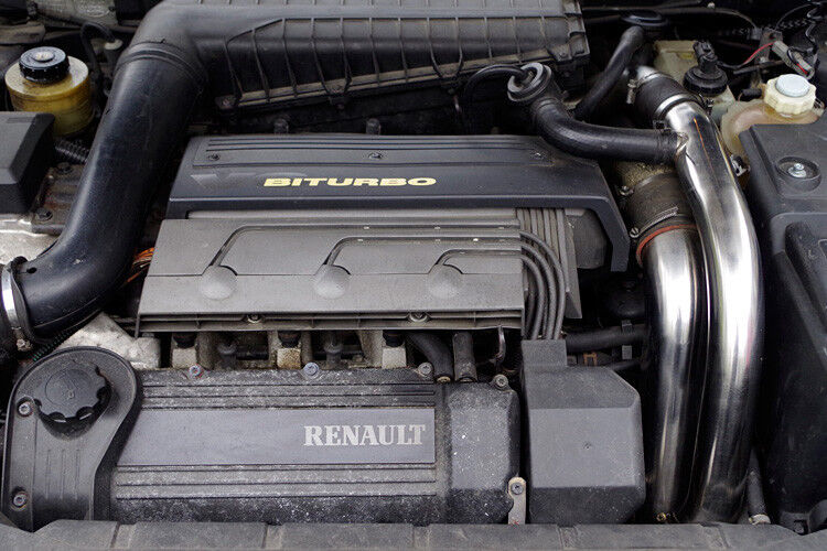 Als Basistriebwerk dient beim Biturbo ebenfalls der PRV-Sechszylinder, und die auch als BMW-Tuner bekannte Firma Hartge bestückte den Dreiliter mit zwei Turbinen. Am Ende kamen satte 193 kW/263 PS heraus. (Patrick Broich/SP-X)