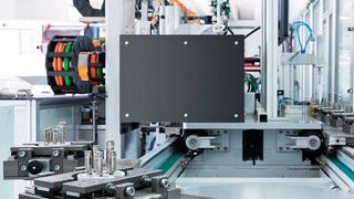 Das LS 280 von Weiss setzt für den Transport der Werkstückträger an den Bearbeitungsstationen auf einen Kurvenantrieb. (Weiss GmbH)