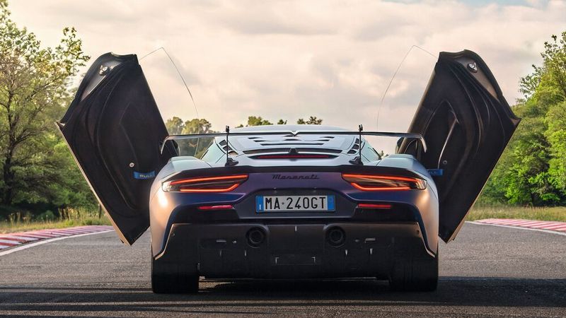 Nicht zuletzt die Flügeltüren sind Hingucker. (Bild: Maserati)