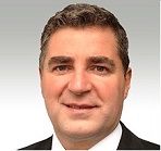 Titel, Name: Andreas Liebheit   Funktion: Mitglied des Vorstands/ Global Business Unit Heraeus Photovoltaics   Firma:Heraeus Holding GmbH    Ausbildung: Abschluss als Diplom-Physiker der Technischen Universität München mit Studienaufenthalten in Münster und Montpellier  Berufliche Laufbahn:  bis 2013: Management-Positionen mit Schwerpunkten in Sales, Marketing und Business Development für Unternehmen aus der Photovoltaik- und Halbleiterindustrie in China, Japan und Deutschland seit 2013: Leiter der Business Unit Photovoltaic Silver Pastes in der Electronic Materials Division von Heraeus Precious Metals (HPM-ELD) (Bild: Heraeus)