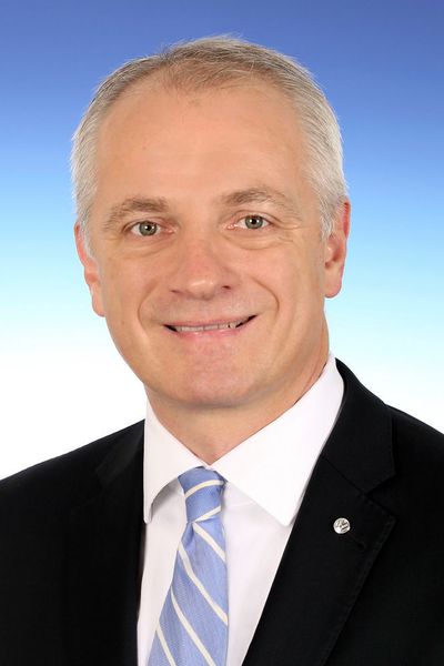 Thomas Zahn, bisher Leiter Vertrieb und Marketing Deutschland bei Volkswagen, wird mit Wirkung zum 1. Februar 2019 Präsident und CEO der Volkswagen Group Argentina. Der 51-Jährige ist gelernter Speditionskaufmann und Diplom-Wirtschaftsingenieur und begann 1997 bei Volkswagen. Er leitete zentrale Vertriebsfunktionen bei Volkswagen in Wolfsburg und war 
Vertriebschef sowohl bei der FAW Volkswagen in Changchun als auch bei der SAIC Volkswagen in Shanghai. In den vergangenen sechs Jahren war Zahn als Leiter Vertrieb und Marketing 
Deutschland der Marke Volkswagen für das Deutschlandgeschäft verantwortlich. Zahns bisherige Funktion führt Holger Santel bereits seit dem 1. November 2018. (Volkswagen )