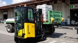 Ab sofort kann der Hyster-Schubmaststapler RO1.6-2.0 für den Außenbereich bei den Hyster-Vertriebspartnern bestellt werden. (Bild: Hyster)