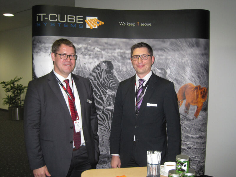 Sven Schöttle (l.) und Michael Watzl (iT-CUBE SYSTEMS) helfen als Full-Service-Provider für IT-Sicherheitslösungen, die Werte ihrer Kunden zu verteidigen. (Bild: NCP)