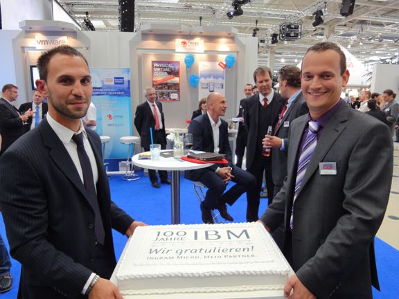 Eine rießen Torte von Ingram Micro für IBM (Archiv: Vogel Business Media)