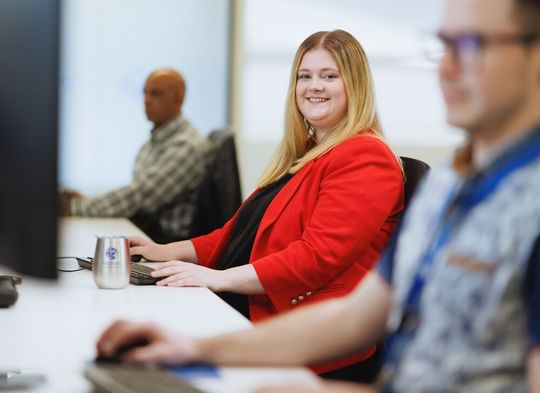 Der Unternehmensbereich Contract Logistics des französischen Logistikdienstleister Geodis wurde jetzt in Deutschland zum zweiten Mal in Folge mit dem GEEIS-Zertifikat ausgezeichnet.(Bild:  Geodis)
