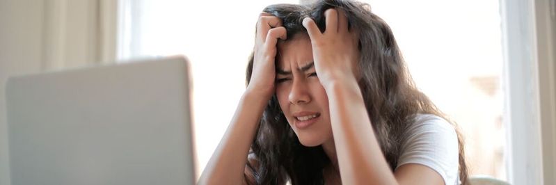 Die Corona Situation ruft bei vielen Arbeitnehmern wegen Überforderung und Angst um den Arbeitsplatz Depressionen oder das Burnout-Syndrom hervor.(Bild:  pexels)