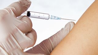 Die Ständige Impfkommission (STIKO) empfiehlt eine Impfung zum Schutz vor Keuchhusten. (Fotolia_58160764_© sharryfoto)