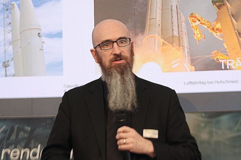 Matthew Jevons, Head of Composites Materials & Process Technologies beim Augsburger Raketenbauer MT Aerospace, berichtete exklusiv über CFK-Innovationen für die Raumfahrt von morgen - etwa über das aus einem Stück gefertigte Landebein für eine künftige wiederverwendbare Raketenstufe.  (Bild: Maschinenmarkt/rw)