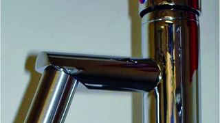 1a	 Direkt am Wasserhahn montiertes ARISTOT-System. (Bild: Veolia Water)