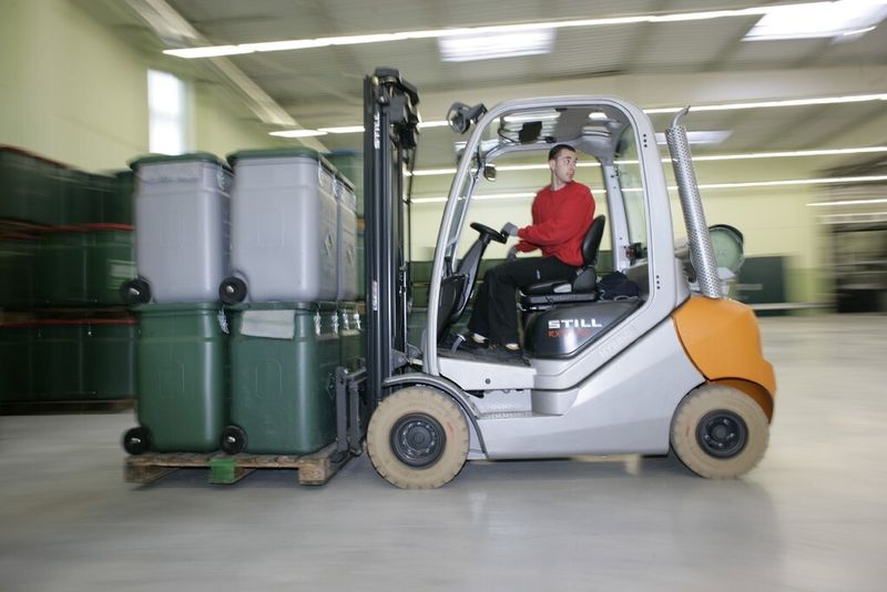 Die Safety Container Mewa SaCon bestehen aus widerstandsfähigem, hochmolekularem Niederdruck-Polyethylen. (Bild: Mewa)