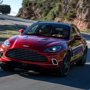 (Aston Martin)