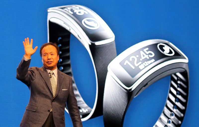 Samsung Mobile President JK Shin bei der Präsentation von Gear Fit und Galaxy S5 (Samsung)