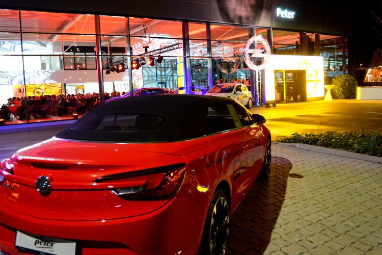 500 Neu- und Gebrauchtwagen sollen am neuen Opel-Standort der Peter-Gruppe mittelfristig vermarktet werden. (Bild: Rehberg / »kfz-betrieb«)