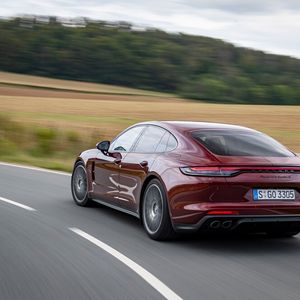 Aber vor allem das Fahrverhalten wurde verbessert. (Bild:   Auto-Medienportal.Net/Porsche)