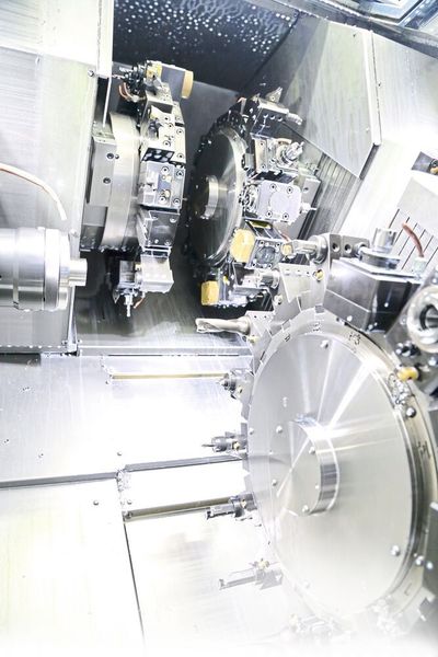 Der dritte Werkzeugrevolver ermöglicht verschiedene Einsatzvarianten, um die Produktivität zu erhöhen, inklusive simultaner Fräs- oder Drehbearbeitung. (Anne Richter, SMM)