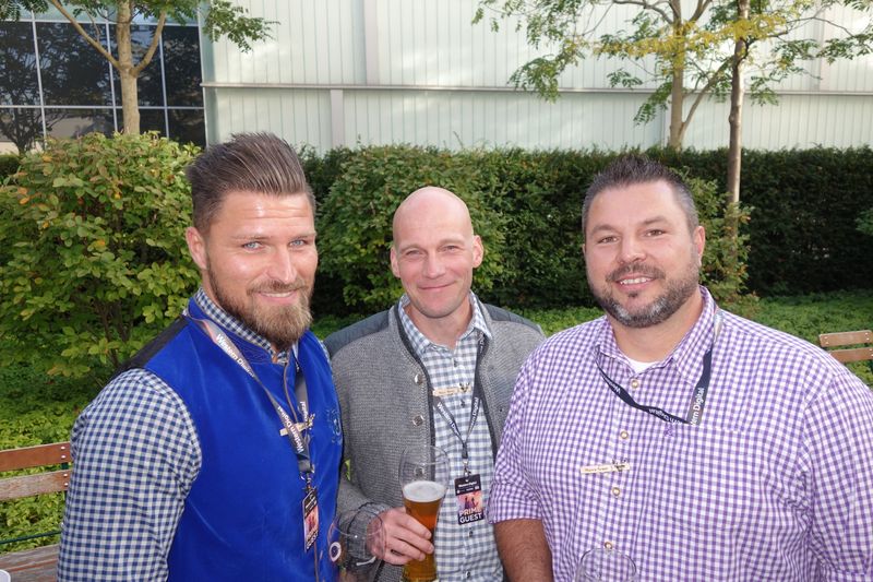 Kleinkariert sind (v. l.) Andreas Bajor, BAB, Marc Wirtz, api, und Marco Ernst, Conrad. (Bild: IT-BUSINESS)