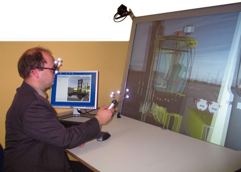 Mit der Visualisierung einer Baugruppe aus einem Gabelstapler wurde der Weg vom digitalen Modell eines Gabelstaplers zum realen Produkt aufgezeigt. Bilder: Munde (Archiv: Vogel Business Media)
