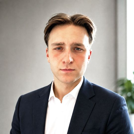 Lorenz Niggl, Digital Business Manager bei EagleBurgmann(Bild:  EagleBurgmann / mit KI bearbeitet)