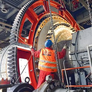 Es ist möglich, die Segmente in zwei Zahnkranzhälften vorzumontieren und so an der Applikation zu befestigen – wie hier im Werk Prachovice.(Bild:  Cemex)