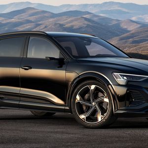 Das 2,7-Tonnen-Schiff erreicht in 4,5 Sekunden die Marke von Tempo 100.(Bild:  Audi)