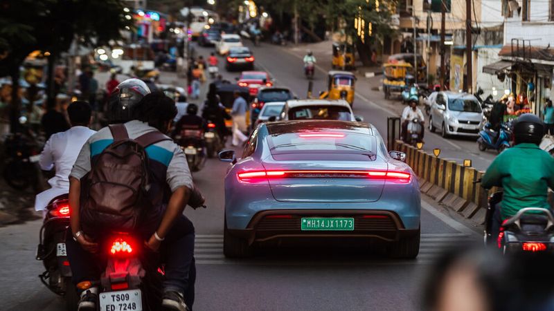 Bei den Mopeds sehen Experten das größte Potenzial für den Umstieg auf einen E-Antrieb. (Bild: Porsche)