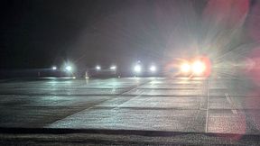 Das erste ADAC-Blendsymposium legte den Finger in die Wunde und führte unter realen Bedingungen das Thema Blendung im wahrsten Sinne des Wortes vor Augen. (Bild: Dominsky – VCG)