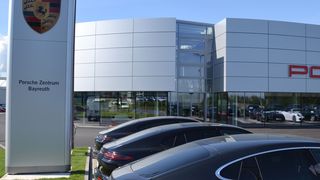 In Bayreuth gibt es ein neues Porsche-Zentrum. Ende Mai geht das jüngste Autohaus der Auto-Scholz-Unternehmensgruppe in der Wagner-Festspiele-Stadt an den Start. (Michel/»kfz-betrieb«)