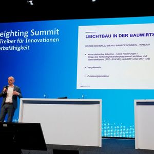 Tim-Oliver Müller, Hauptgeschäftsführer des Hauptverbands der Deutschen Bauindustrie, plädierte für schnellere Zulassungen und verbesserte Rahmenbedingungen.(Bild:  bundesfoto/Bernd Lammel)