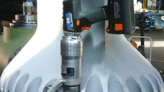 Der leistungsstarke Drehschrauber verfügt über einen Lithium-Ionen-Akku der Spitzenklasse für einen Drehmomentbereich bis 2600 Nm. (Bild: Plarad)