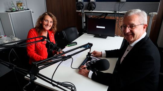 Gleich geht's los. Ein spannendes Gespräch über die Frage „Wie digital ist die Prozessindustrie?“ startet.(Bild:  PROCESS)