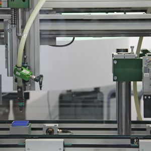 Keine automatisierte Produktion ohne Lineartechnik: Schon heute benötigen viele Prozesse Linearsysteme mit Zubehör wie Messsystemen oder integrierten Sensoren.