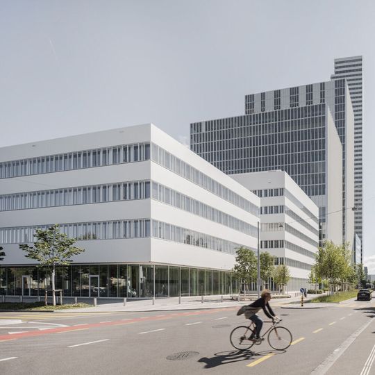 Roche hat rund 1,3 Milliarden Euro in ein neues Pharmaforschungs- und Entwicklungszentrum in Basel investiert.(Bild:  Maris Mezulis)