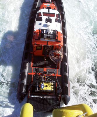 Der Job bei Wals Diving & Marine Service riecht nach Abenteuer. Trotzdem soll das Andockmanöver an die Off-shore-Windräder sicher gestaltet sein.(Quelle:  Wals)
