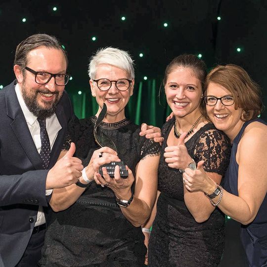 And the winner is .... (v. l.) Gerald Neu (Snoopmedia), Birgit Behrens (ZDK), Nora El Makrini (Snoopmedia), Claudia Kefferpütz (ZDK). (Bild:  Promotor)