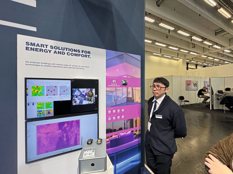 Wärme statt Bilder: Der Grid-Eye-Sensor erfasst Personen im Raum über ihre Körperwärme und liefert abstrakte Daten für die smarte Gebäudeautomation, wodurch die Privatsphäre gewahrt bleibt. (Bild: mc/VCG)