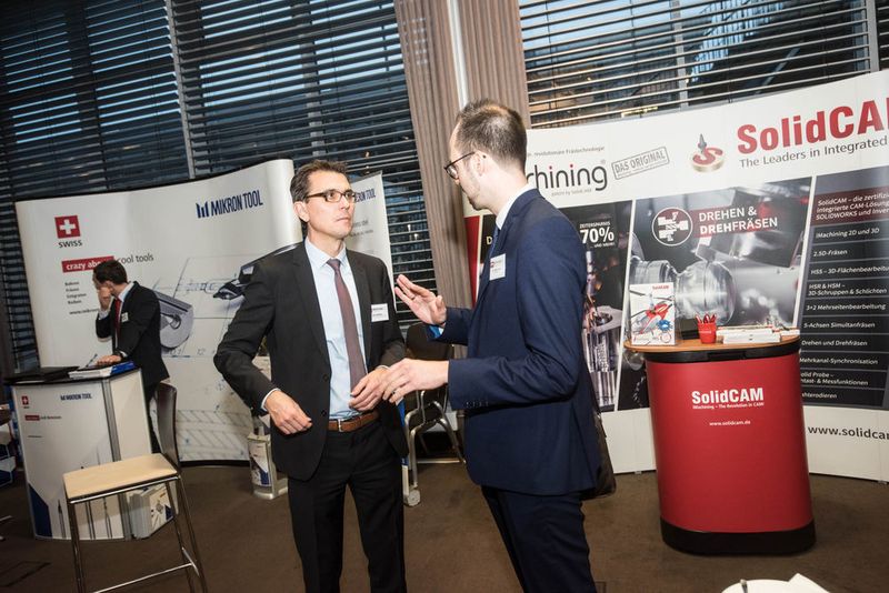 Oliver Barthel, Publisher MM-Group, im Gespräch mit Dr. Tobias Grimm, Berater beim Zentrum für Innovation und Technik (Zenit) (Jörg Pruß - www.eventfotografie-duesseldorf.de)