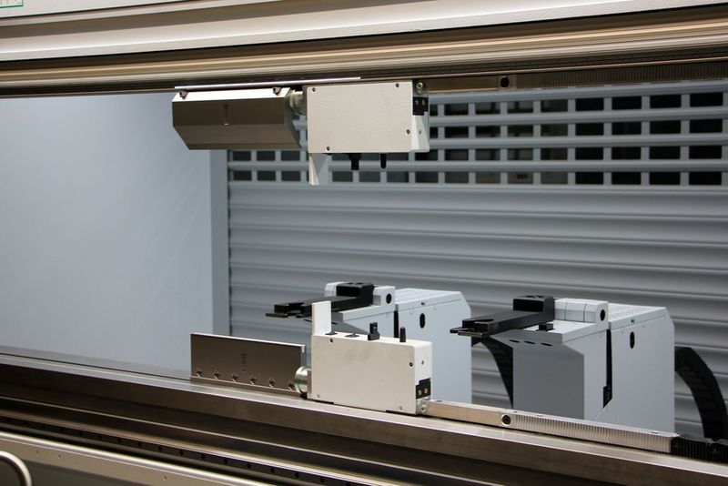 Manipulatoren und Shuttles sorgen für einen schnellen Wechsel der Abkantwerkzeuge. (Itasse)