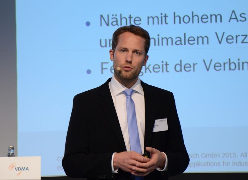 Till Schade von der Robert Bosch GmbH zeigte, welchen Einfluß das Laserschweißen auf die Qualität des Elektroblechs für Stator- und Rotorblechpakete hat. (Bild: Stefanie Michel)