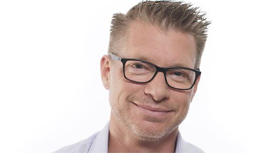 (Lucas Brinkmann ist CEO bei Wavemaker Germany. (Bild: Wavemaker))