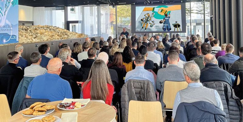 Avec près de 130 participants enthousiastes, les séances du 25 janvier ont été une réussite totale. Les organisateurs  remercient chaleureusement « les meilleurs exposants du monde » de leur participation et leur aide. (Source : FAJI SA)