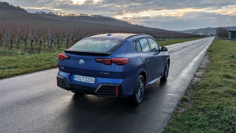 Geschmack ist ja bekanntlich Geschmacksache: Im Fall des X2 gilt das vor allem für das durchaus polarisierende Heckdesign.  (Bild: Mauritz – VCG)