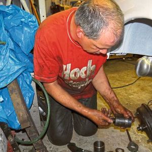 Wichtig: Blinde sind auf extreme Ordnung angewiesen. Jedes Teil und jedes Werkzeug muss an seiner definierten Stelle liegen.(Bild:  Bernd Röthig)